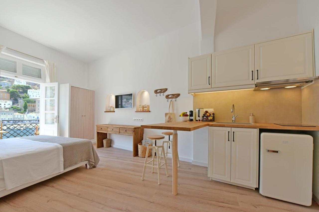 Estia Hydra Hotel Bagian luar foto