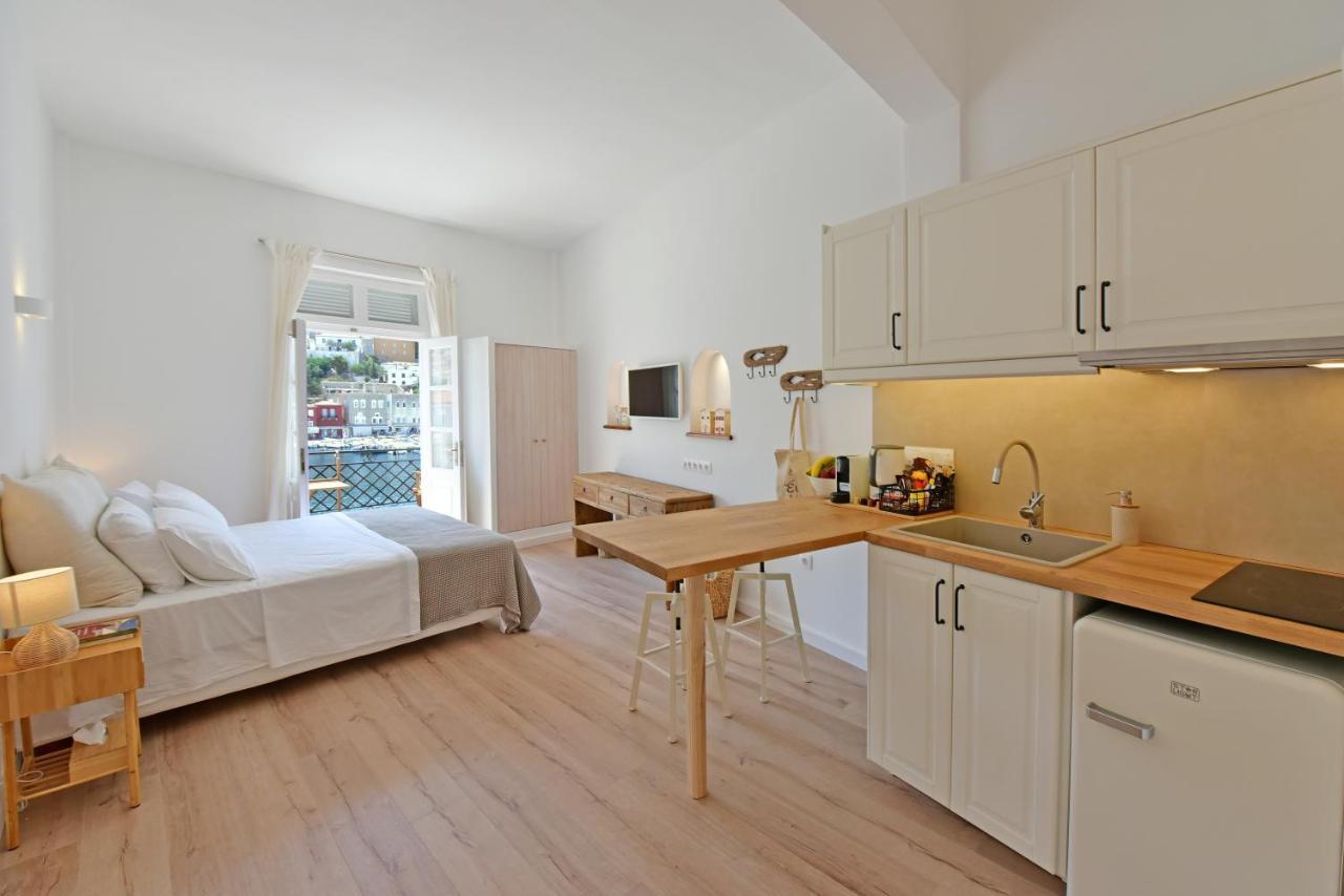 Estia Hydra Hotel Bagian luar foto